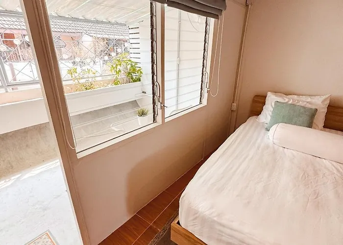 Spacious Relaxing Townhouse With Rooftop In Ekamai