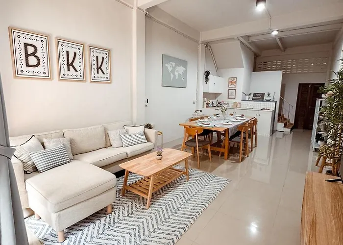Spacious Relaxing Townhouse With Rooftop In Ekamai Ferienhaus