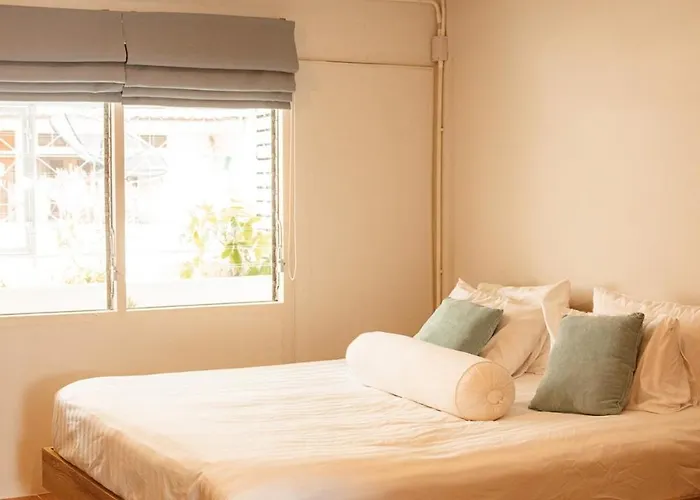 Ferienhaus Spacious Relaxing Townhouse With Rooftop In Ekamai *