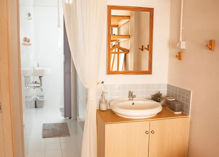 Ferienhaus Spacious Relaxing Townhouse With Rooftop In Ekamai Bangkok