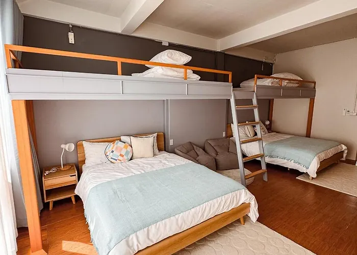 Ferienhaus Spacious Relaxing Townhouse With Rooftop In Ekamai *
